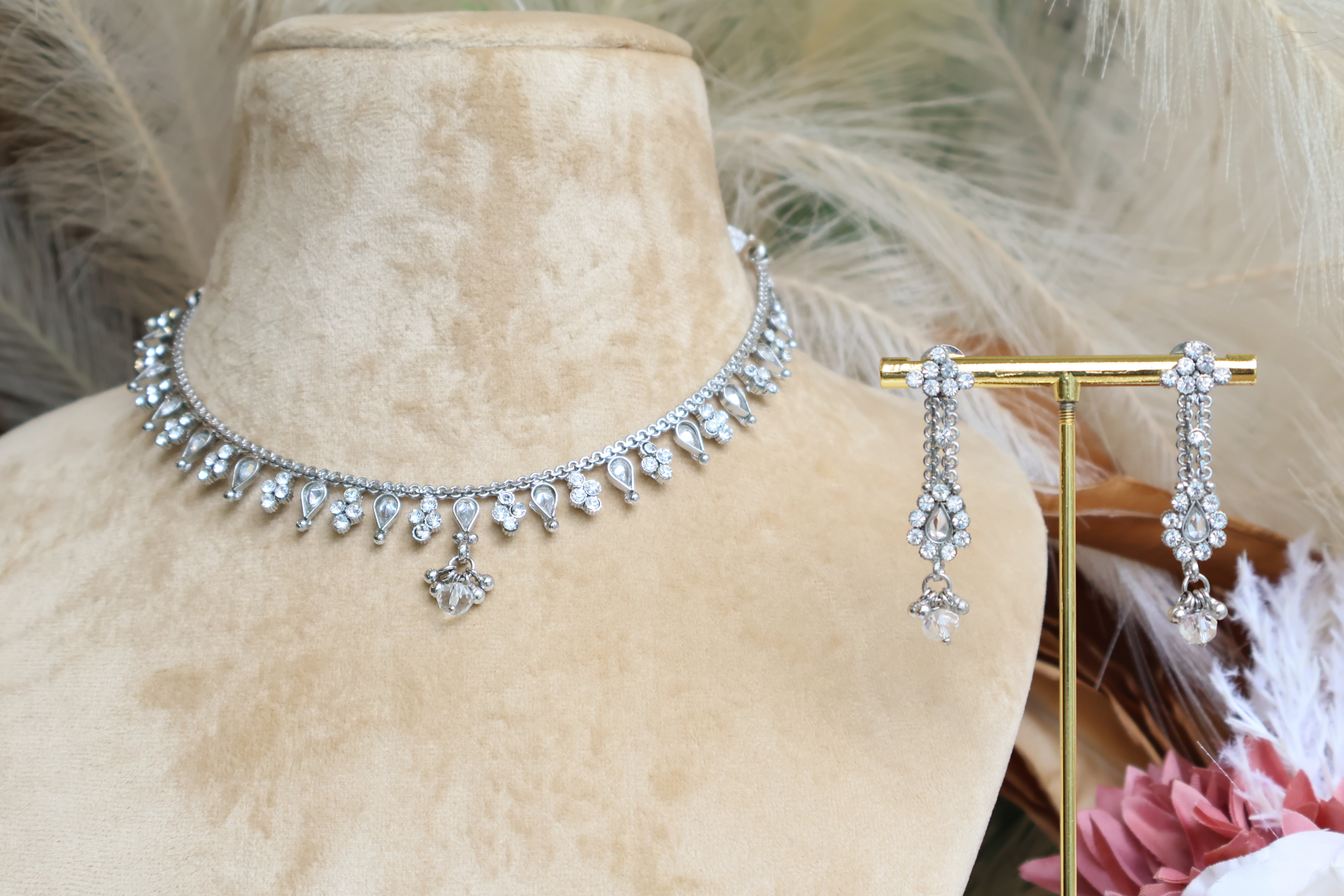 Sleek Silver Necklace – Indian Secrets