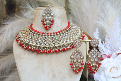 Tanishq set with Tikka - Indian Secrets