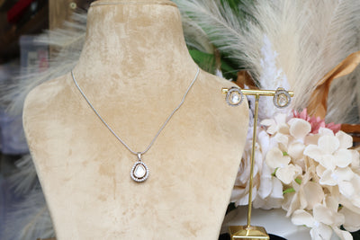 Simple sleek Necklace - Indian Secrets