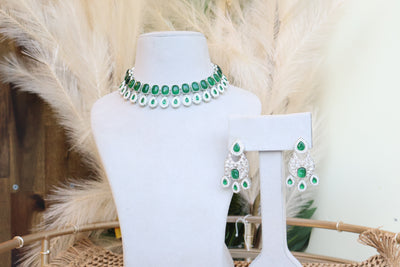 Auraa Green Necklace - Indian Secrets