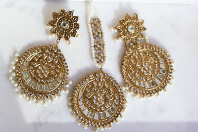 Kundan Choker Earring & Tikka - Indian Secrets