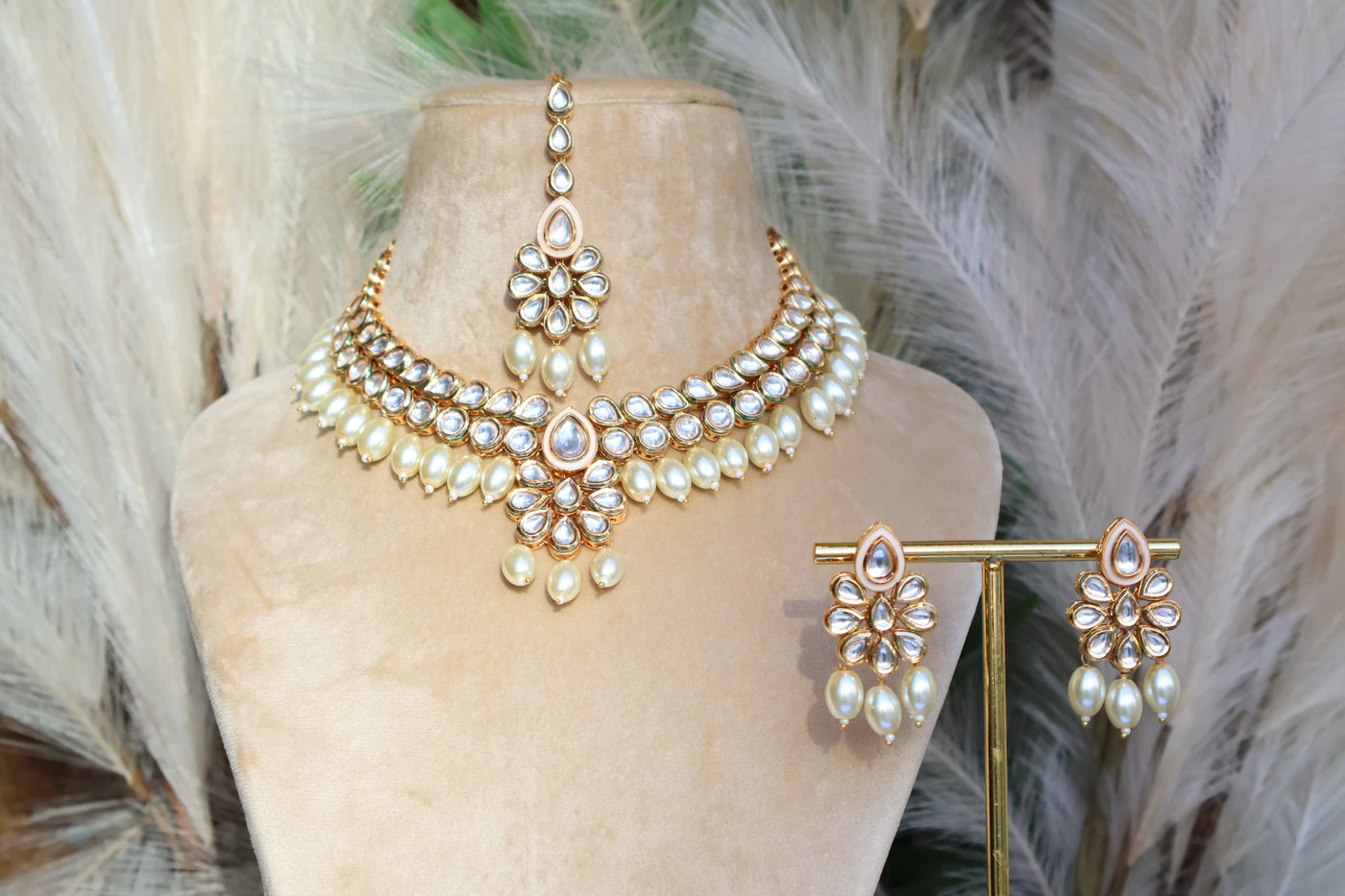 Pallvi Kundan Necklace with Tikka - Indian Secrets