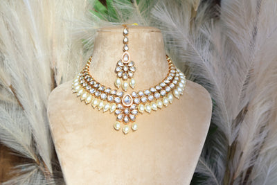 Pallvi Kundan Necklace with Tikka - Indian Secrets