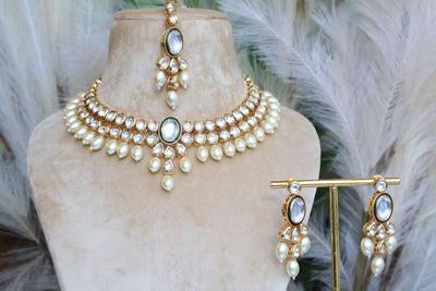 Diya Kundan choker with Tikka - Indian Secrets