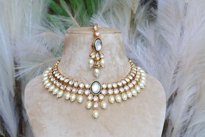 Diya Kundan choker with Tikka - Indian Secrets