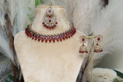 Kainaat Necklace with Tikka - Indian Secrets