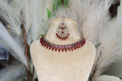 Kainaat Necklace with Tikka - Indian Secrets