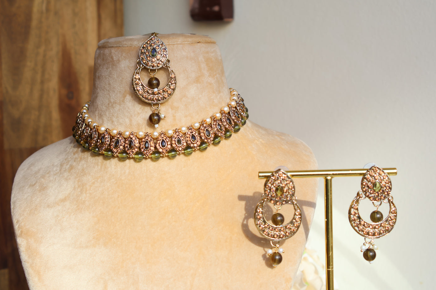 Aarohi Necklace