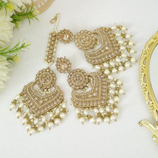 Saki Earrings Tikka Set - Indian Secrets